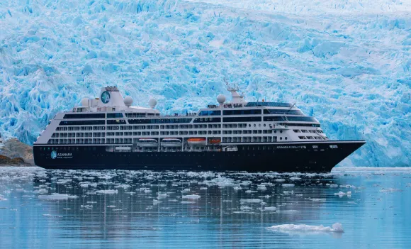 Barco Azamara Pursuit