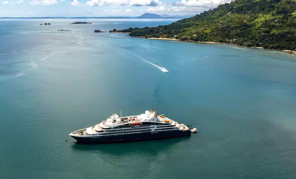 Barco Le Bougainville