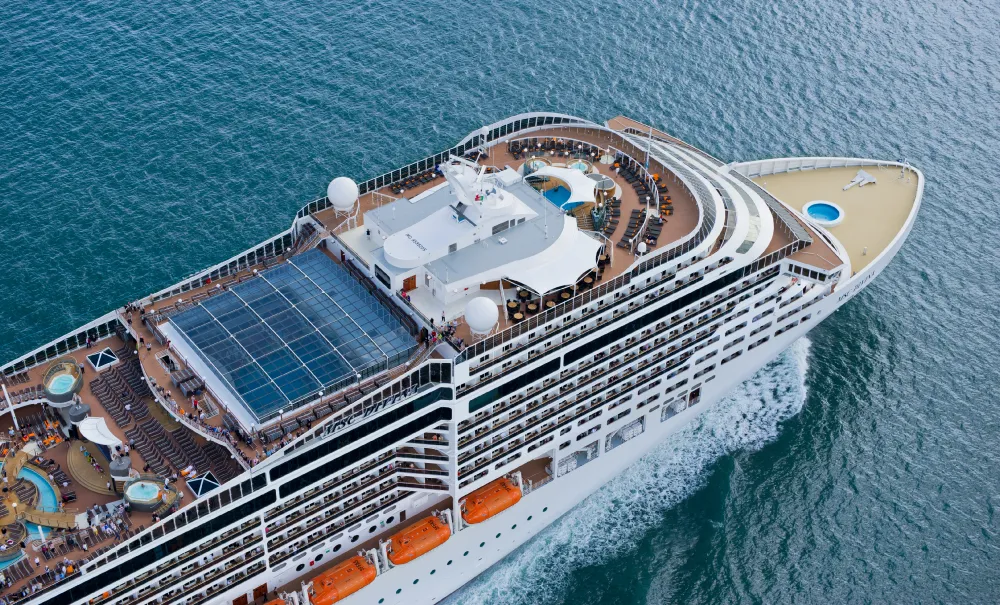 Barco MSC Divina