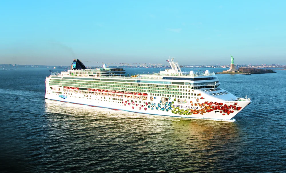 Barco Norwegian Gem